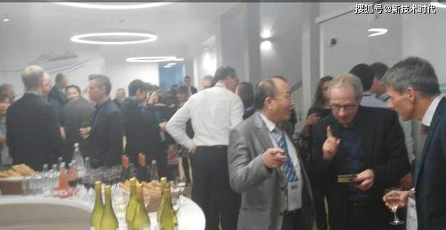 电制氢合成甲醇和氨将替代石油，正如人类走出石器时代并不是因石头没了