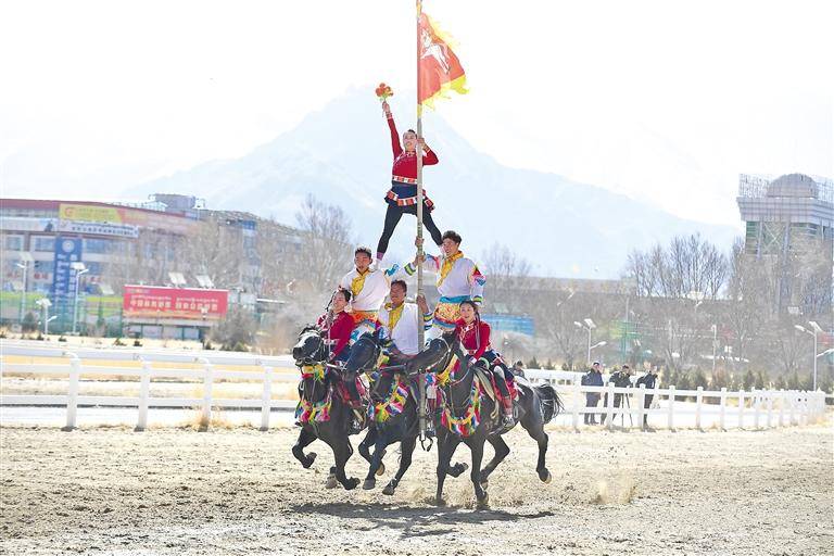 淘宝【2024欧洲杯足球开户】-南京栖霞飞花村开展预防传染病健康知识讲座  第1张