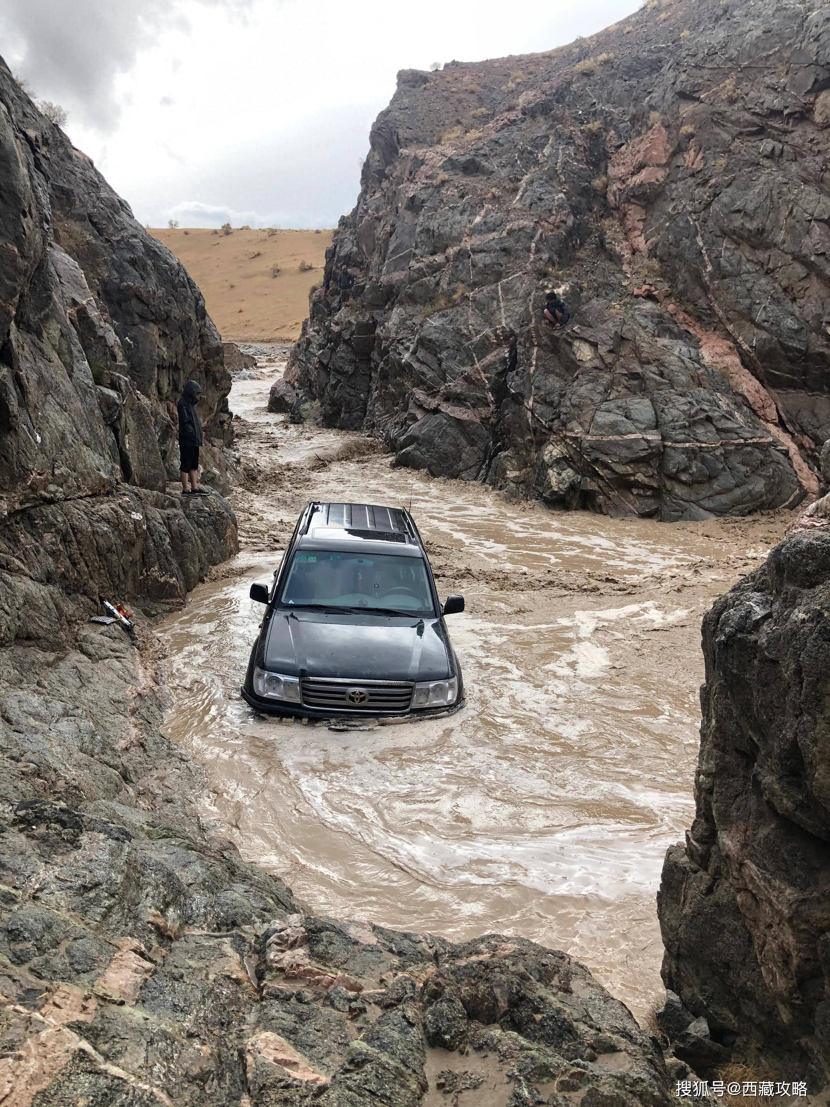 原创
            罗布泊旅行故事-沙漠里的洪水