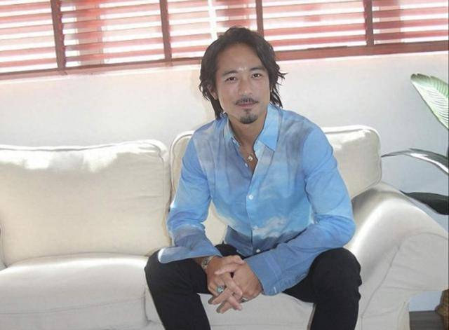 原创他是林子祥儿子，38岁喜结连理，拍拖7年带球上车，与继母关系好