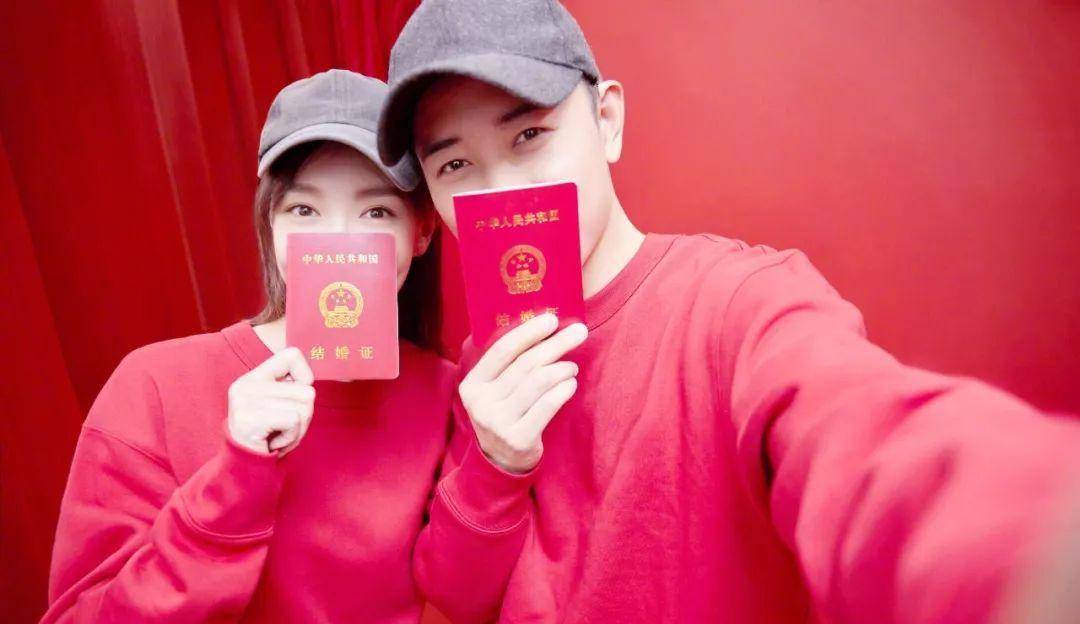 原创罗晋为唐嫣拍大片，成片一出，网友：角度里能看出是真爱