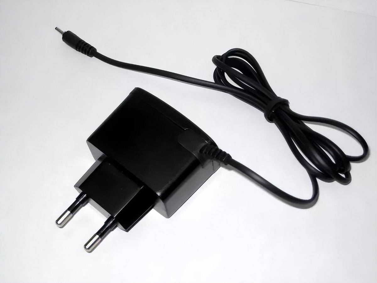 原创为什么中国民用电压是220V，而美国却用110V？到底哪一个更好？