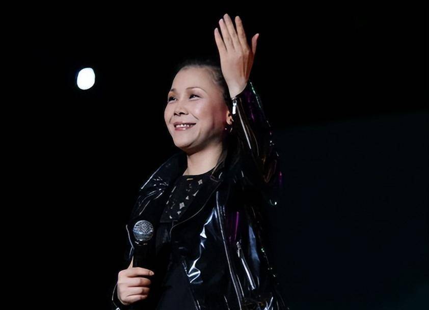 原创当众与那英翻脸，无儿无女身患重病，昔日天后田震现今如何？