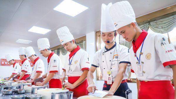 原创厨师炒菜的时候，为什么要戴帽子？