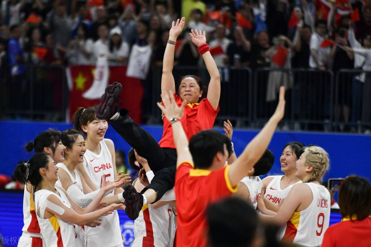 中国女篮国手相亲！参加非诚勿扰，身高2米11大长腿，年薪400万