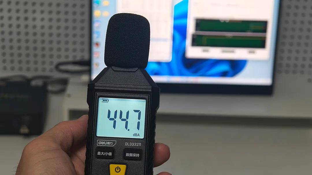 4.0ghz，整机功耗70w+，主机旁噪音56分贝，用户测噪音45分贝，感觉好多了。