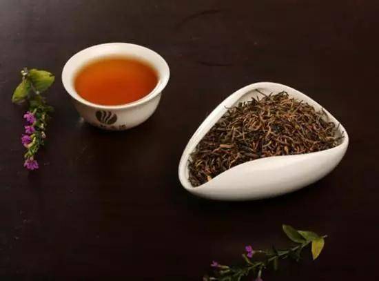 宁红工夫—茶盖中华，价甲天下