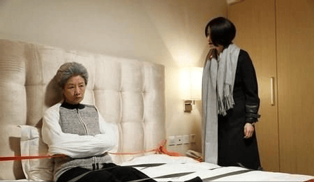 梦境之谜，解析梦见死去的婆婆要钱的深层含义