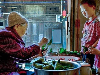 大方公开奶奶40年包粽子土方法，端午节自己在家做，健康又实惠