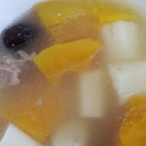 百合木瓜淮山汤，营养美味，汤汁鲜美，好喝极了