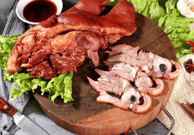 猪头肉不管怎么卤，牢记这4种香料，猪头肉不腥不腻，香浓软糯