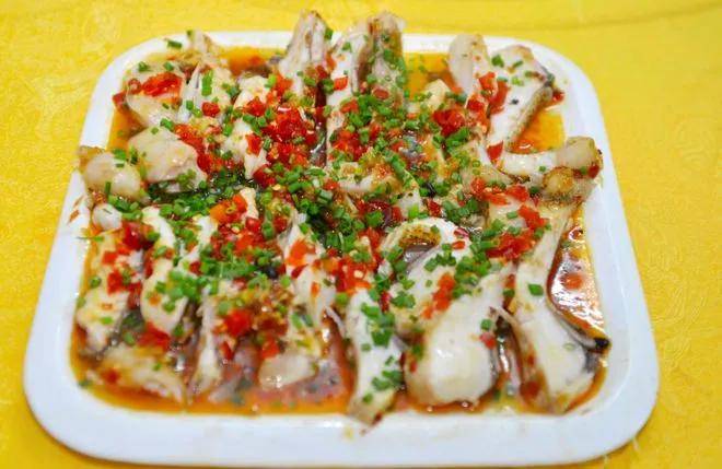 广东廉江河唇鱼头汤特色美食街正在“蝶变”