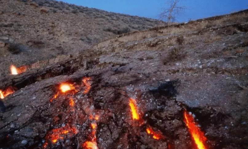 新疆大火持续燃烧129年，每年烧掉1.7亿，如今扑灭成著名旅游景点