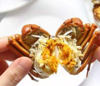 蒸螃蟹时，万万不能直接下锅，牢记“这1步”，螃蟹好剥无腥味！