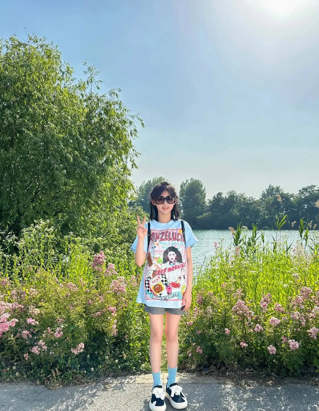 陆毅鲍蕾一家四口照片海边 0fd221420ce943b79b5c62c2c116ef79.jpeg