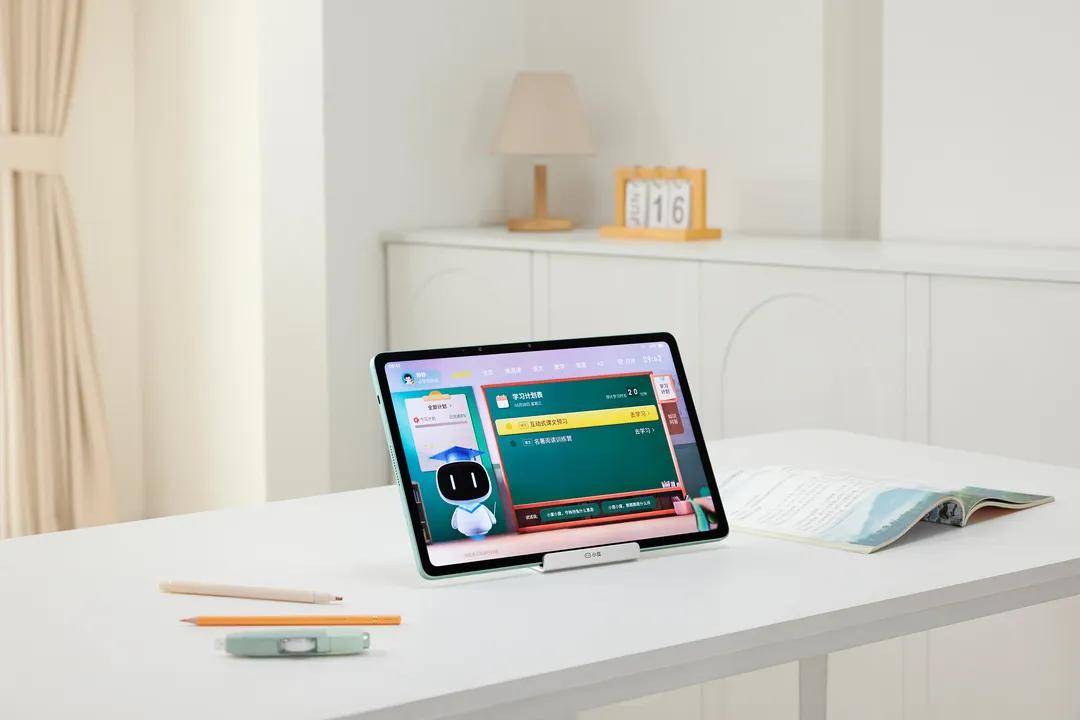 教育的未来在AI?小度Z30打破传统,定义’好老师’新边界 教育的未来在AI?小度Z30打破传统,定义’好老师’新边界