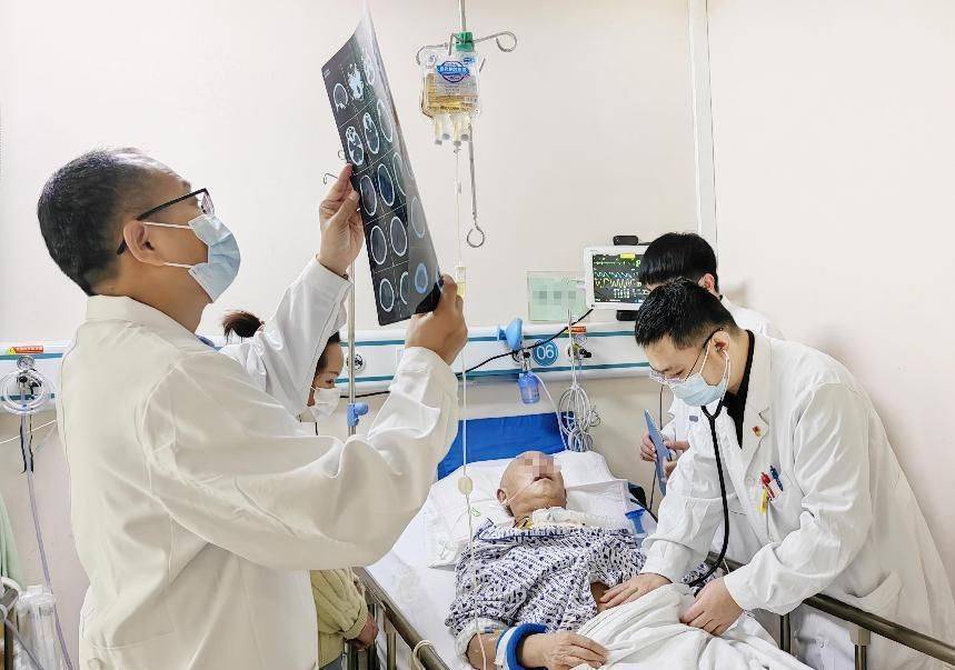 脑囊肿和脑肿瘤一字之差，但它们之间的区别可大了!（脑内科和脑外科的区别）脑肿瘤和脑囊肿哪个更严重一些，