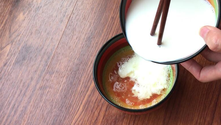 广东人最爱吃的双皮奶，自己在家做，鲜嫩细滑，吃多也不怕胖