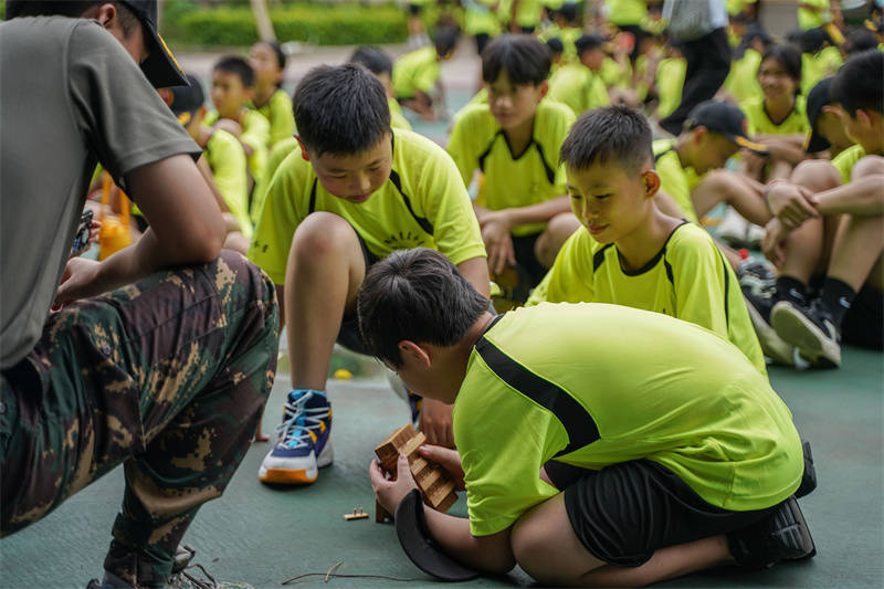 参加广州夏令营让孩子在挑战星空体育APP中收获快乐与成长(图1)