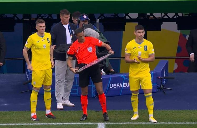2-1！欧洲杯另类死亡之组，乌克兰80分钟绝杀，英超名将将功补过