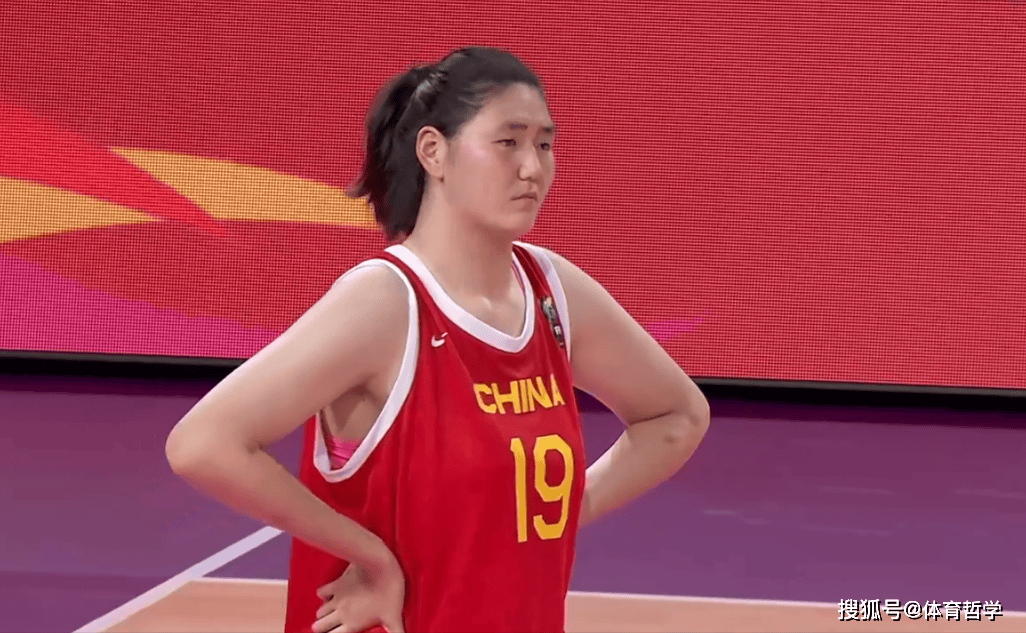中国女篮！主教练王桂芝接受采访，点评2米24张子宇