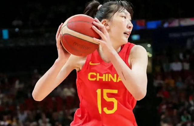 中国女篮热身赛失利，韩旭孙梦然出色发挥，表现亮点及改进步骤分析
