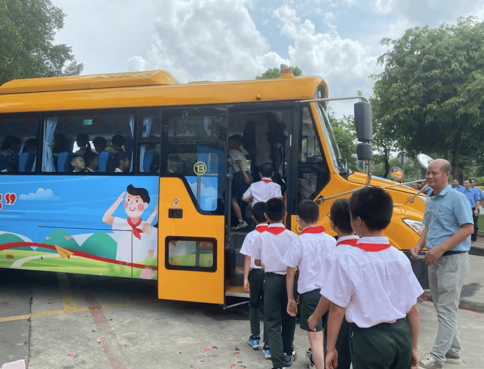 迅雷看看：香港/澳门资料大全-近期降雨频繁丨暑期教育部高校学生资助热线电话开通丨玩水时节，这些事情要注意丨多区道路施工出行注意