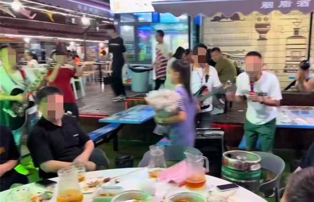 山东一男子点歌1首50元,5分钟后被收1200元,两句串烧就算1首-点歌一首多少钱