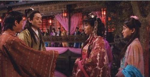 青楼门口的对联难倒众人：一双玉臂千人枕，乾隆给出下联人人称赞