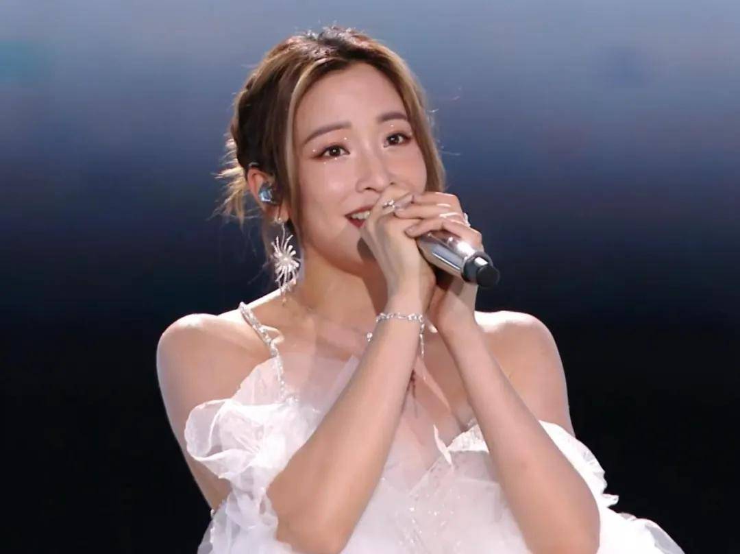 芒果青春夜明星状态:那英额头瞩目,尚雯婕脸肿,郑云龙好瘦-2024年芒果青春夜节目单
