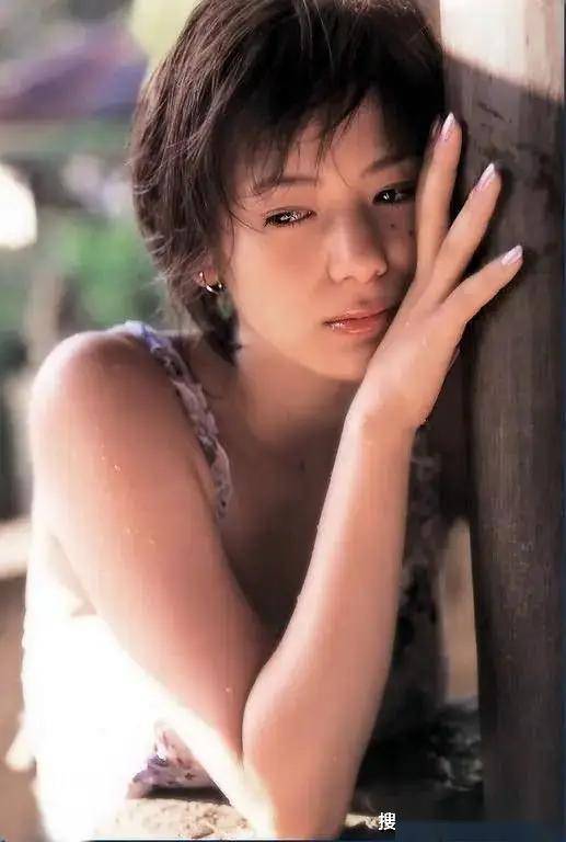 原创顶不住啊顶不住!伊藤爱子的写真拍摄现场,美貌与才华尽显无疑!