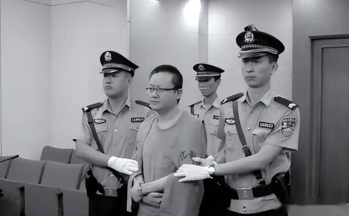 原创12年，博士牛学辉杀害新婚10天妻子，被执行死刑，临刑前拒见亲人