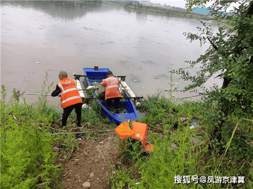 涞源县执法局加强雨天保洁守护城市洁净和群众平安出行(图4)