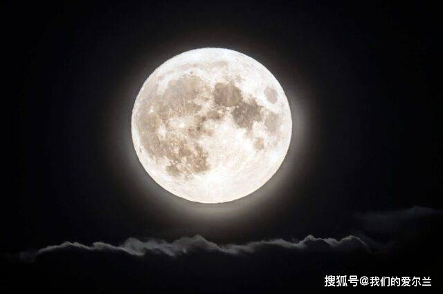 绝美时刻：超级蓝月今晚亮相爱尔兰夜空，13年后才会再现