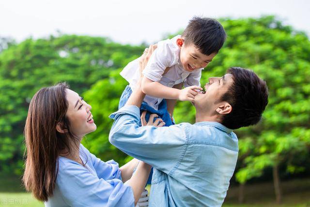 原创人口警报拉响，专家提议：不生孩子就惩罚！你怎么看？