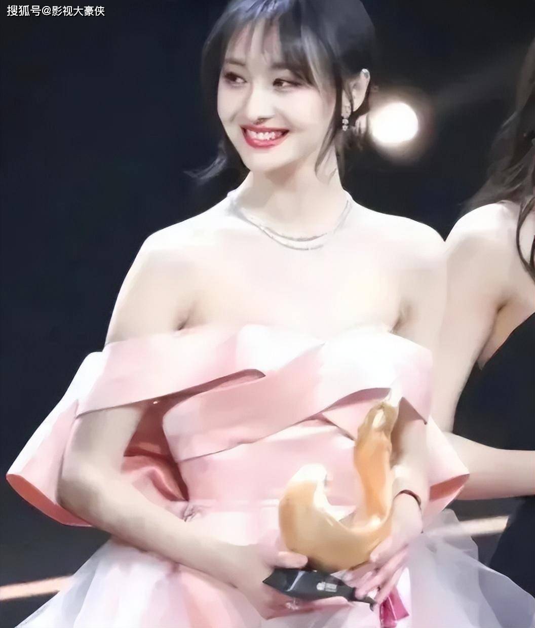原创逃至美国3年后，再看郑爽如今处境，王思聪的话，终于有人信了