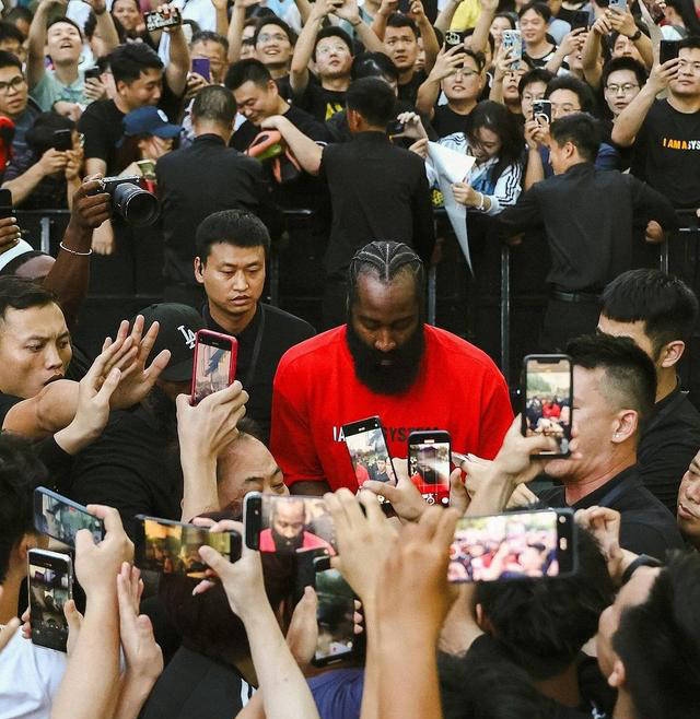 原创感谢中国球迷的深情厚谊：哈登晒20张照片表达感激