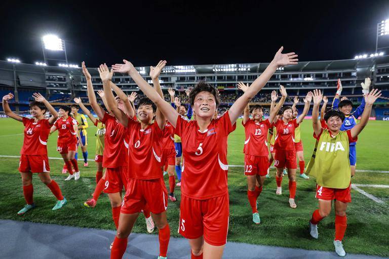 2-0！1-0！亚洲女足崛起，东亚两强会师世界杯决赛，中国女足却是看客