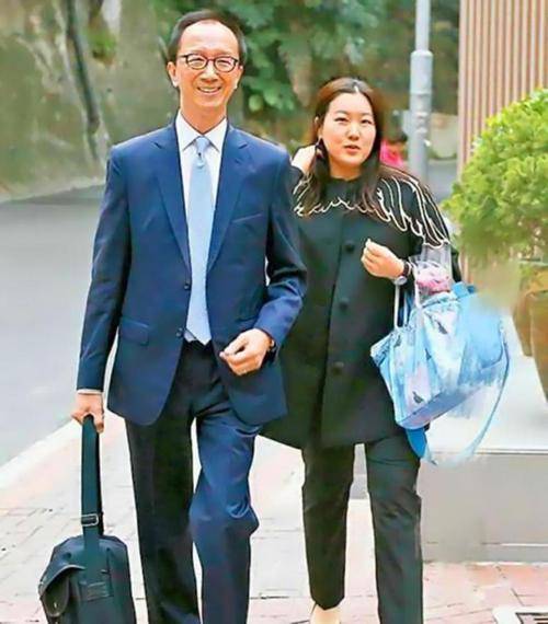 伏明霞欲撮合女儿和潘展乐，被曝与富豪离婚净身出户，如今要子女强强联合？