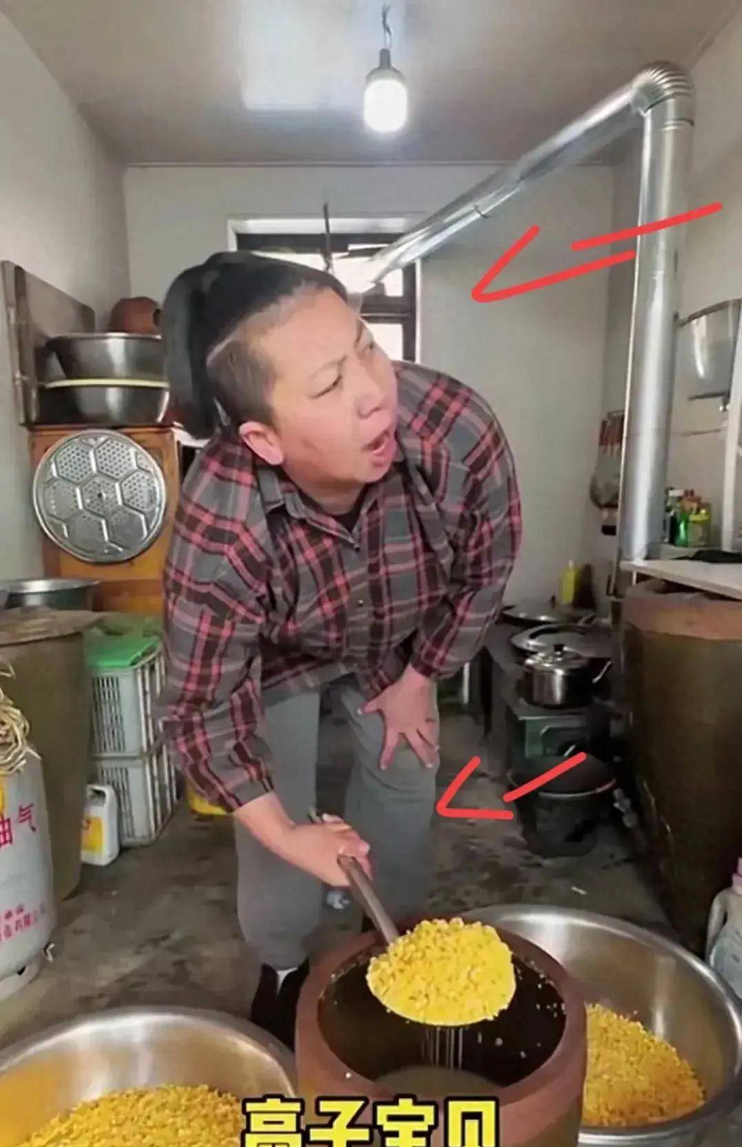 东北雨姐新视频！面部消瘦憔悴，小号拍摄新环境简陋，还是在农村