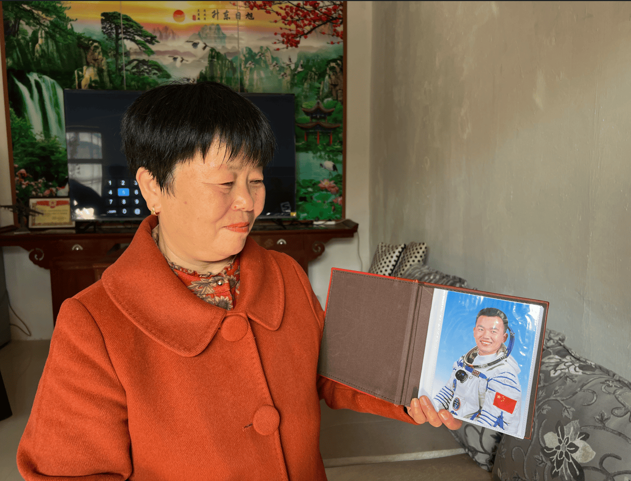 来自“宇宙中心”的小伙真的飞向宇宙了<strong></p><p>芯片 </strong>! 来自“宇宙中心”的小伙真的飞向宇宙了!