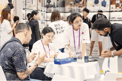 香水米博体育平台香氛市场趋势向好香水代加工企业如何乘势而上？(图2)