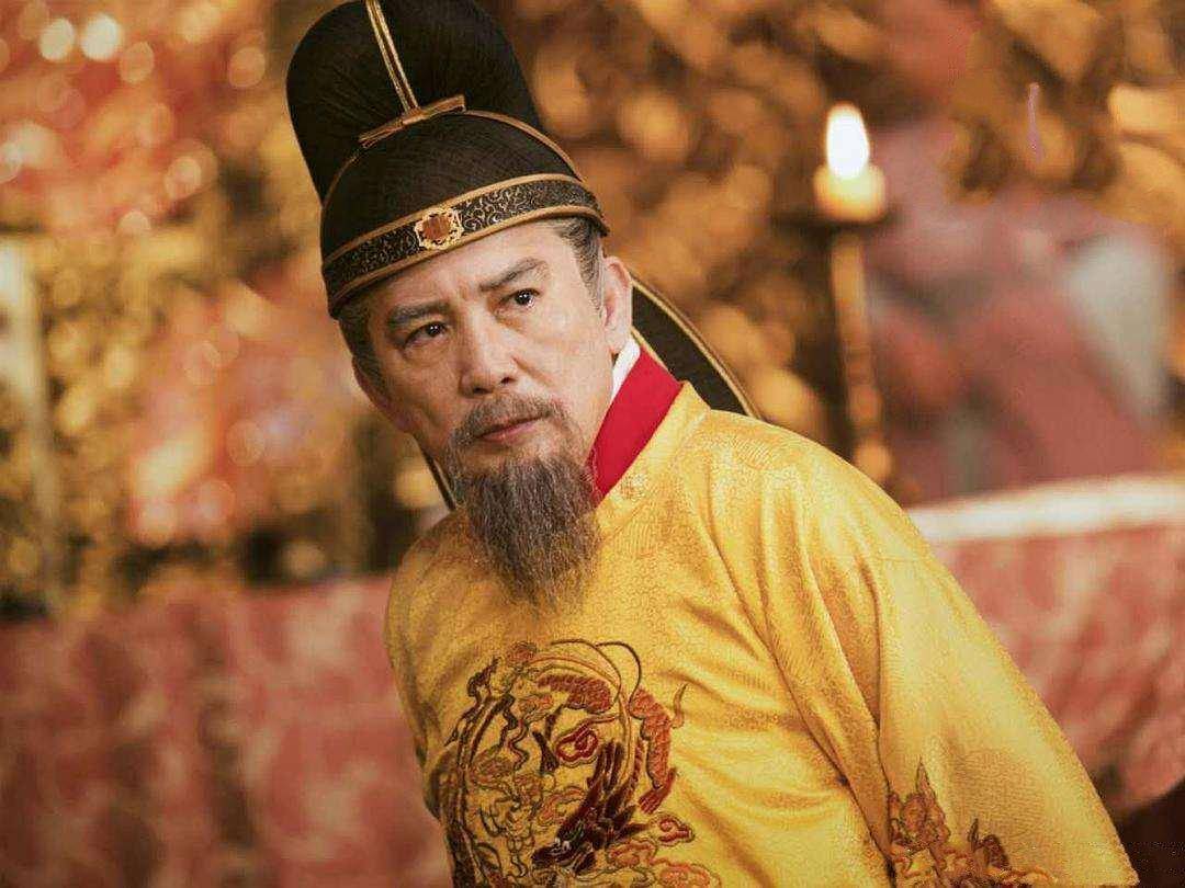 原创            大唐董贵妃：杨贵妃没有伺候安禄山洗澡，但是她照顾小少年洗漱