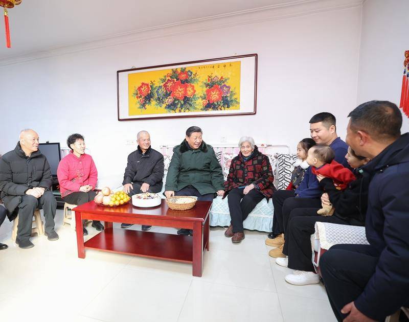 坚实的步伐丨“老百姓的事情是最重要的事情” 坚实的步伐丨“老百姓的事情是最重要的事情”