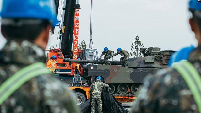 为应对大陆“攻台”，岛内纸上谈兵4小时，而解放军只欠一场东风