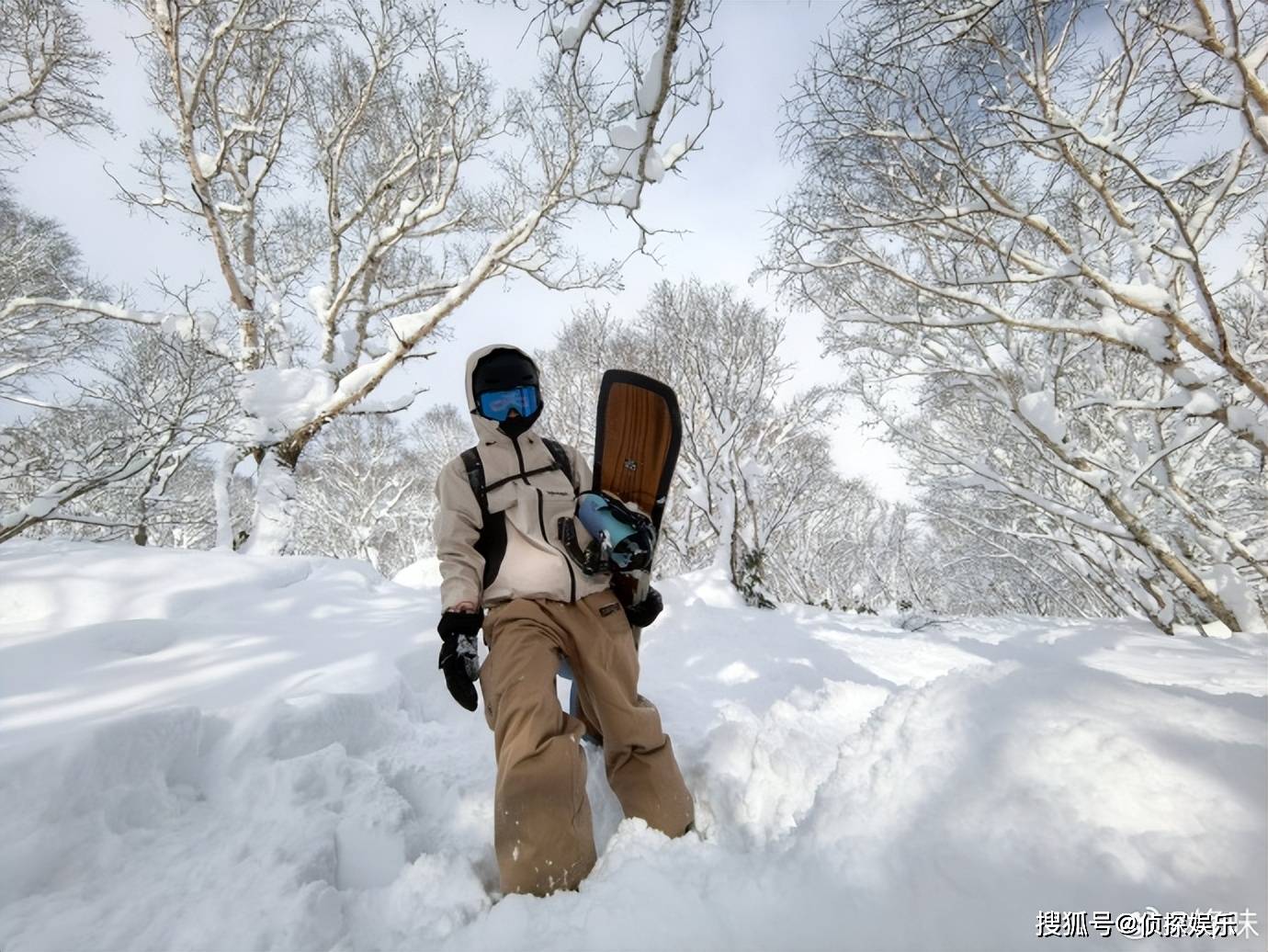 谢霆锋带大儿子滑雪，父子互拍对方帅照，17岁Lucas长成型男帅哥