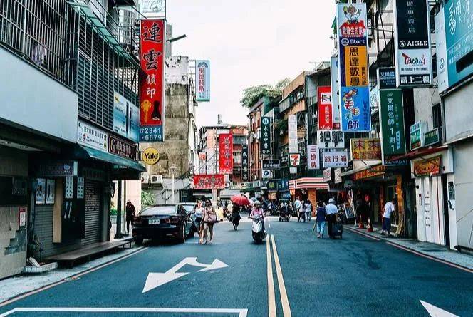 抗议开始了，全岛爆发“入党潮”，赖清德犯下大错，解放军第一时间行动