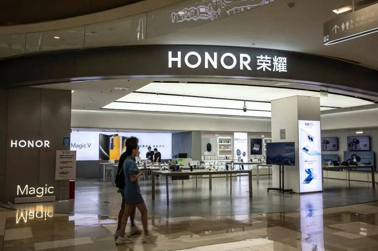 荣耀人事动荡仍在继续：中国区CMO姜海荣离职，全球CMO郭锐将兼任