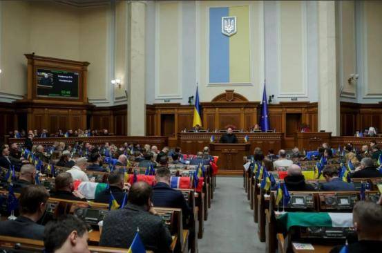 美乌“卖国条约”触目惊心，乌议会不承认泽连斯基是总统？假的！