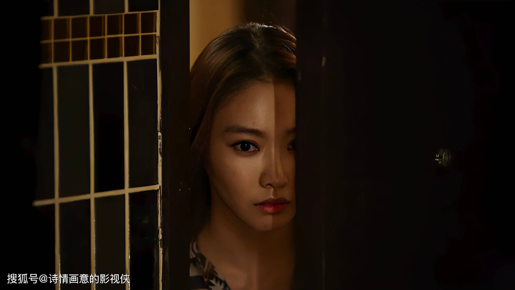 《玩物》：韩国电影揭露娱乐圈黑暗背后的人性沉沦与社会批判